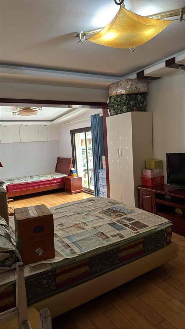 village 经典room房 东边户 全明 精装修！