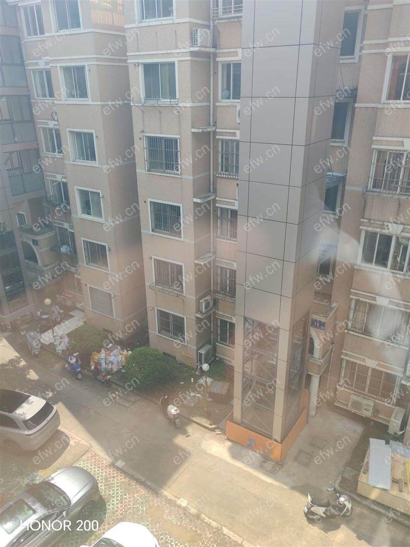 自住装修大三房两厅两卫楼梯房