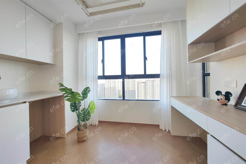 长泰际社区位于小区中间位置，精装修
