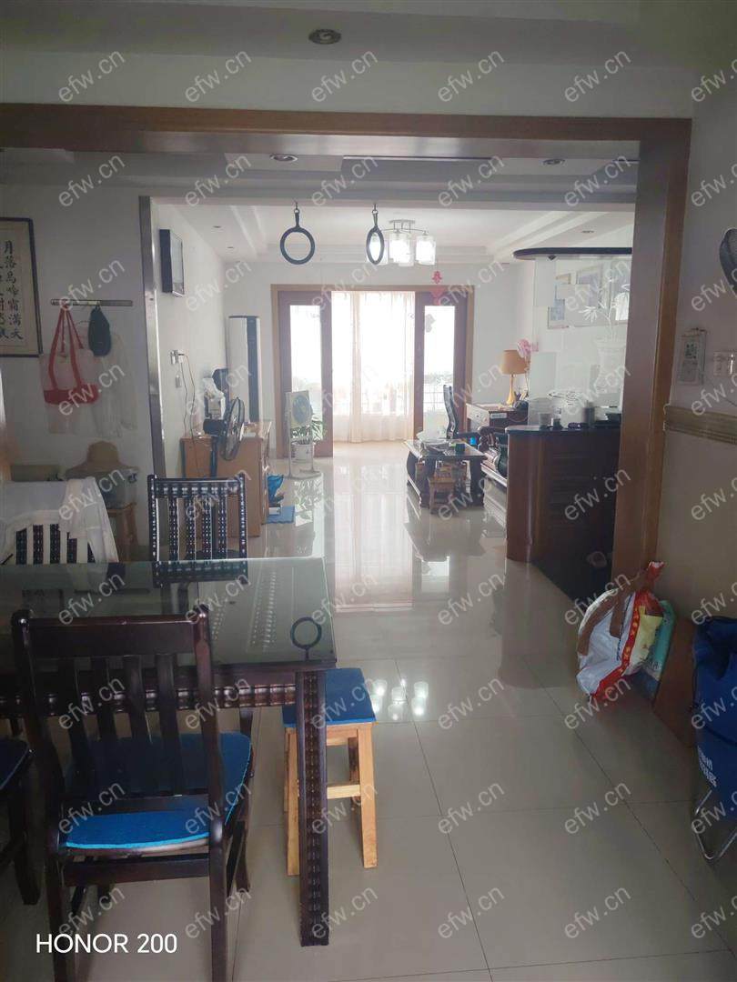 自住装修大三房两厅两卫楼梯房
