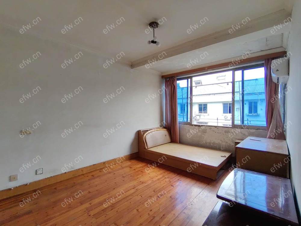 双地铁口简装两房朝南高层拎包入住