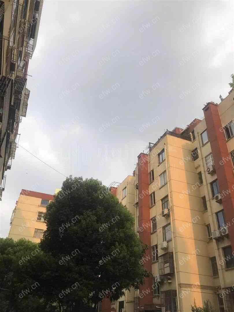 锡惠里 2室1厅重新装修过了只租陪读的；看房带好鞋套；看好房 ，电关好谢谢