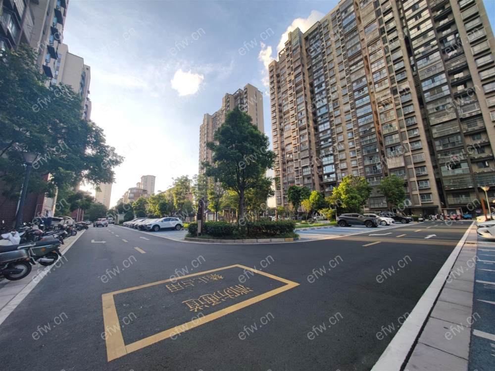 云林春雷苑B区 难得一见的精装小户型,总价低,朝向好！