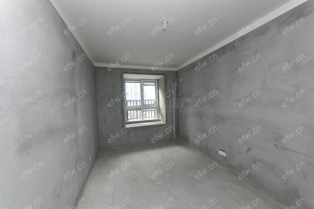 兴宸佳苑毛坯小高层 四室两厅