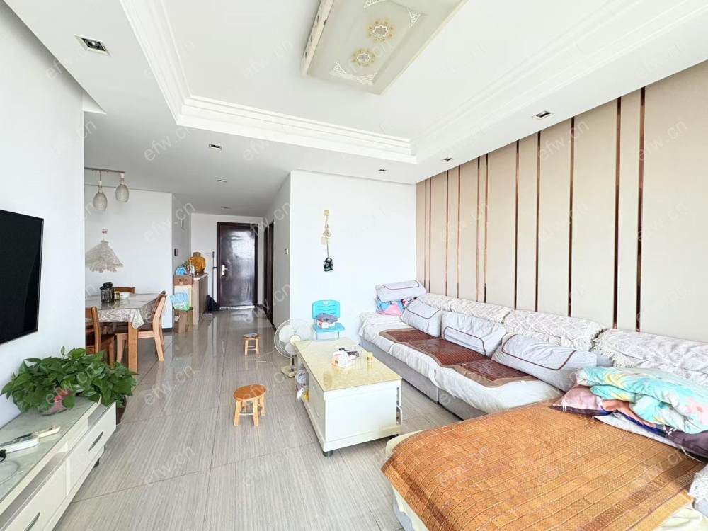 village满5 税费少 房型正气,精装修 看房方便