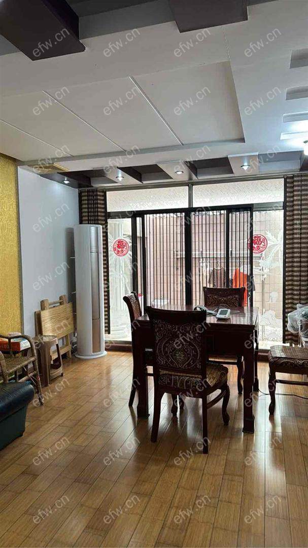 village 经典room房 东边户 全明 精装修！