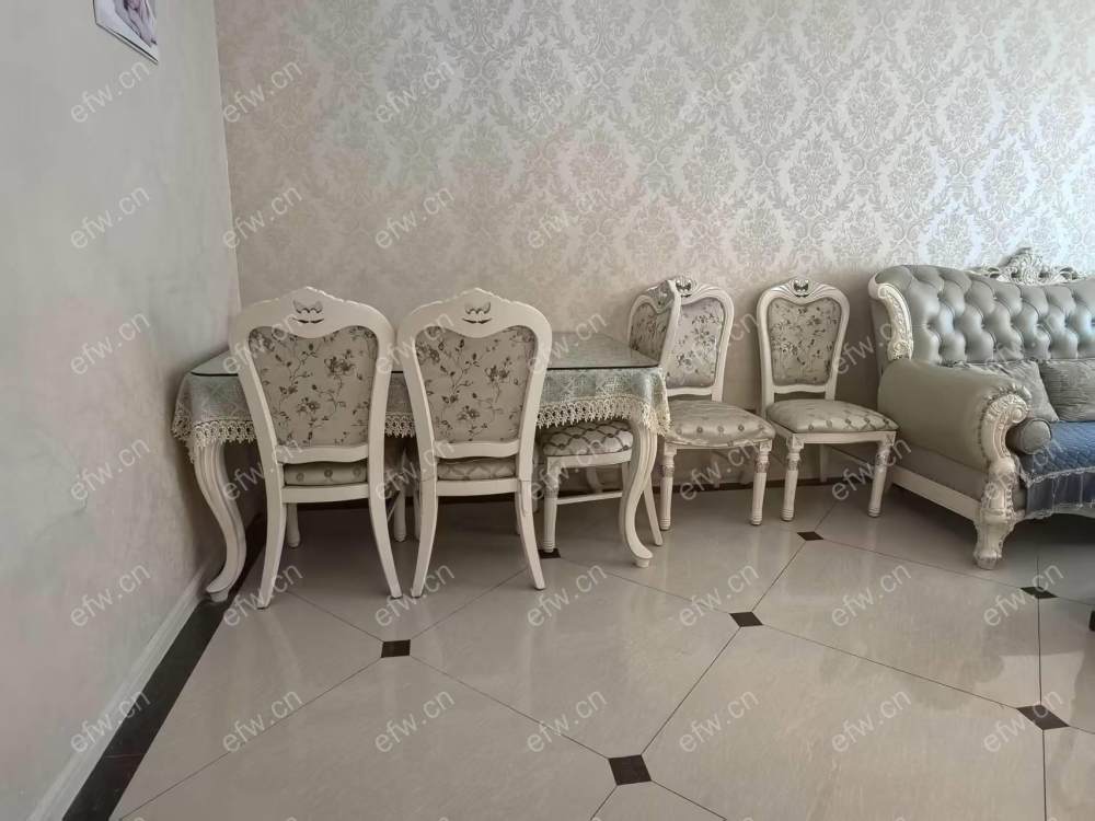 婚装全明东边户room房,village 格局工整合理