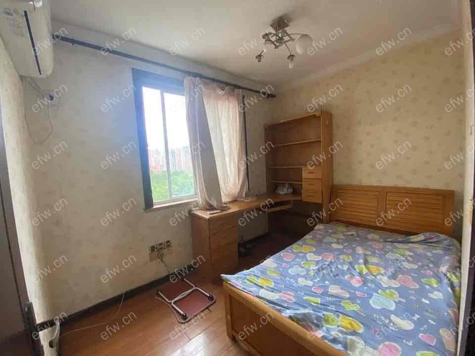 装修保养很好，可以拎包入住的