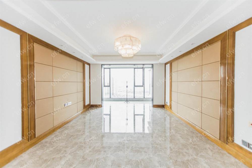 恒大悦珑湾精装四房