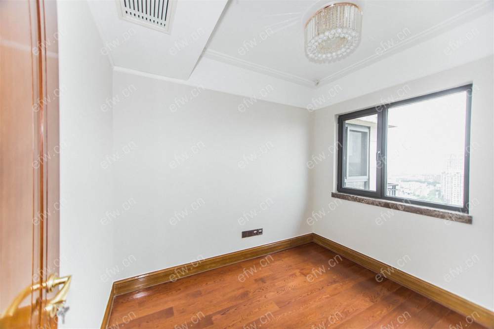 恒大悦珑湾精装四房