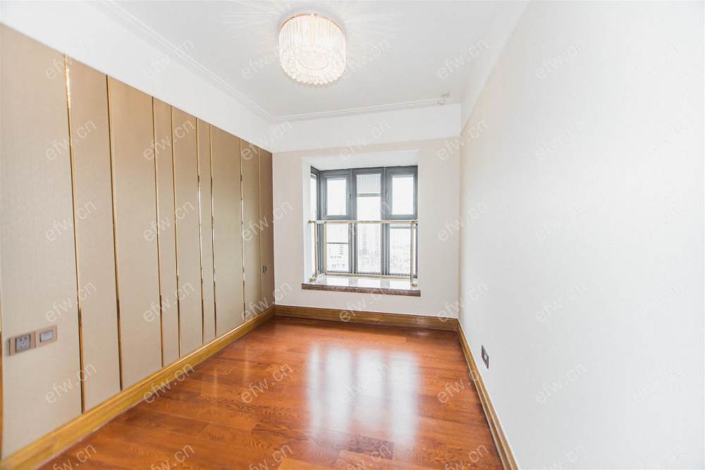 恒大悦珑湾精装四房