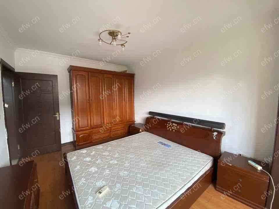 装修保养很好，可以拎包入住的