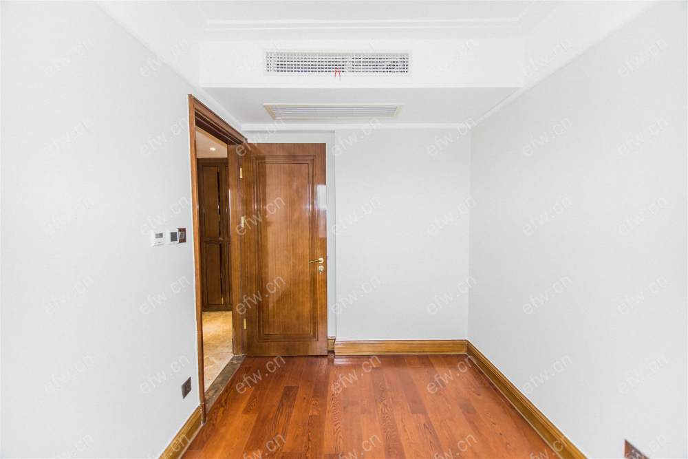 恒大悦珑湾精装四房