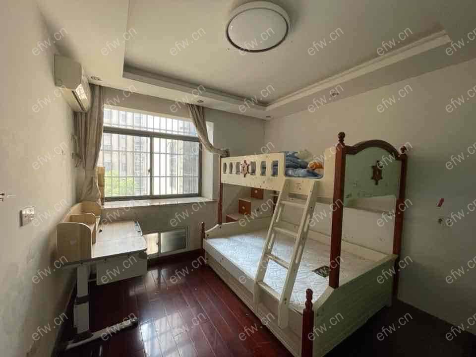 精装修靠高架，东西齐全