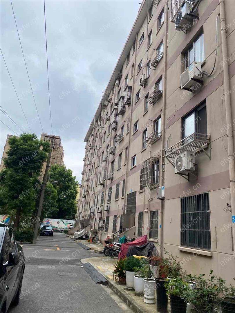 装修保养很好，可以拎包入住的