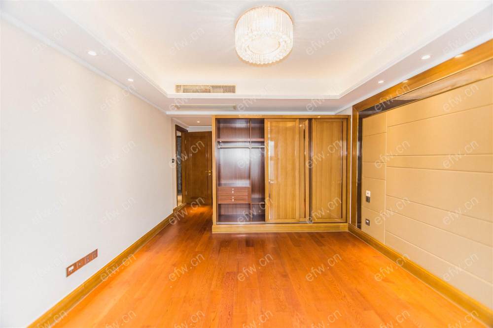 恒大悦珑湾精装四房