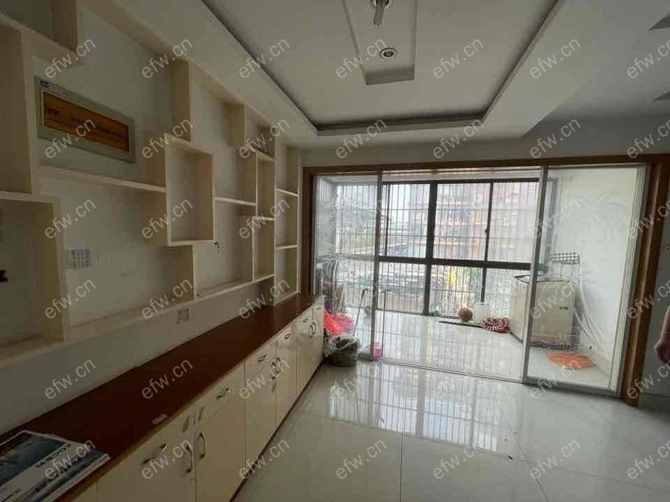 精装修靠高架，东西齐全