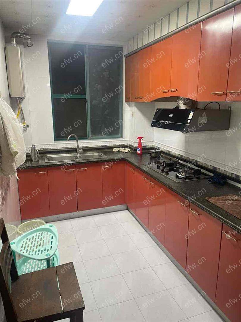 精装顶带阁楼 保养好 看房随时