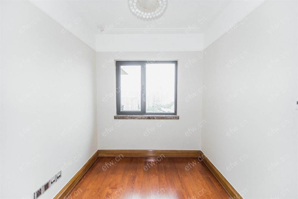 恒大悦珑湾精装四房