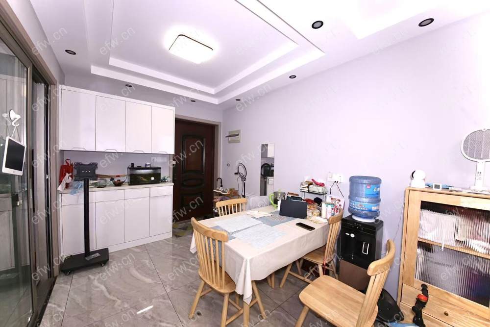 婚装全明户型房，格局工整合理，采光无遮挡