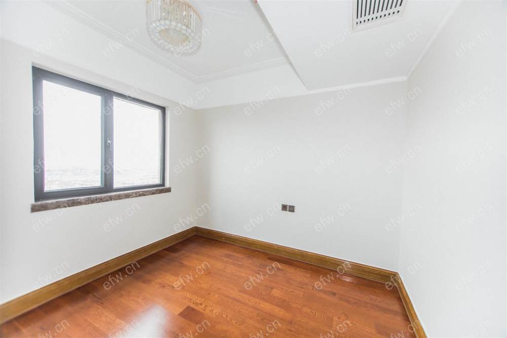 恒大悦珑湾精装四房