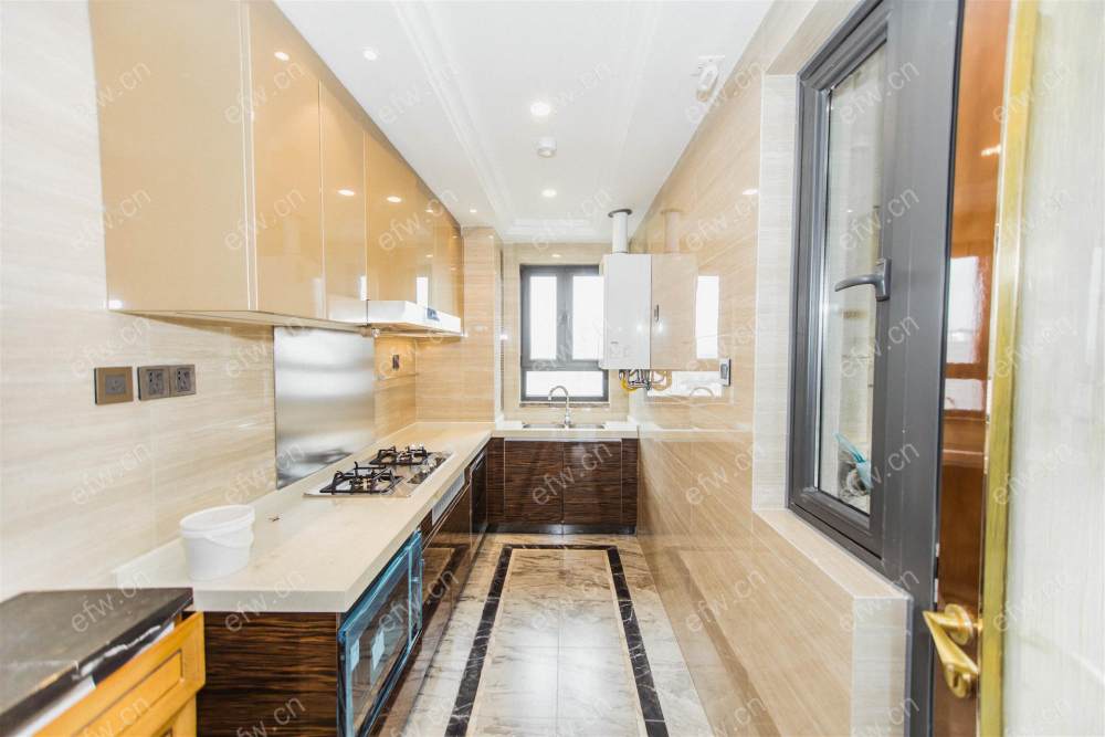 恒大悦珑湾精装四房