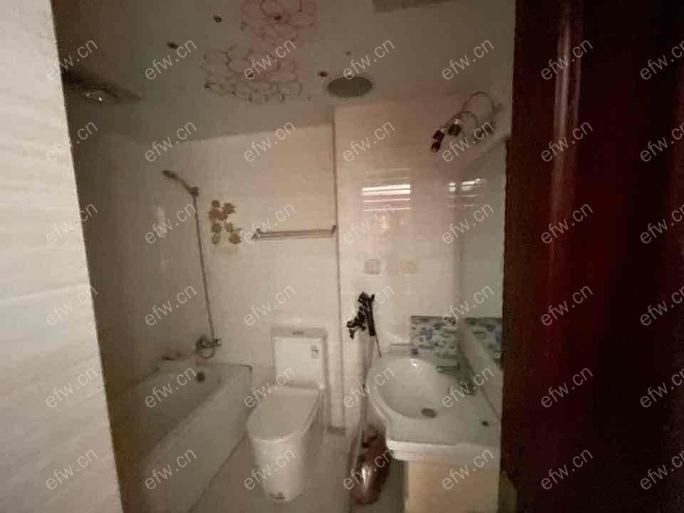 精装修靠高架，东西齐全