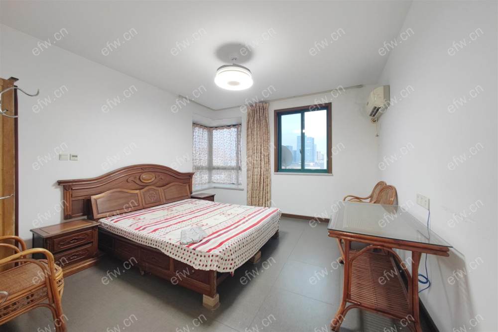 蔚蓝都市花园一期 4室2厅