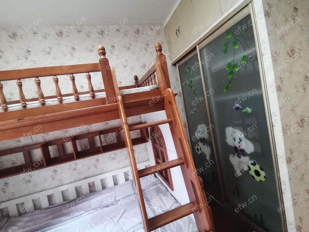 精装两房两厅带车位拎包入住