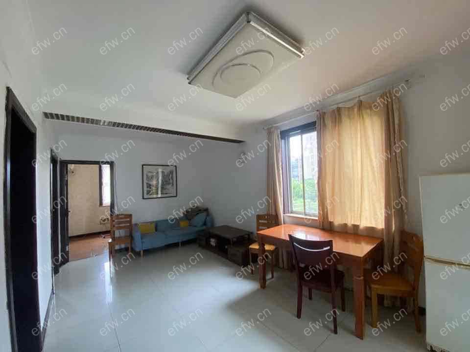 装修保养很好，可以拎包入住的