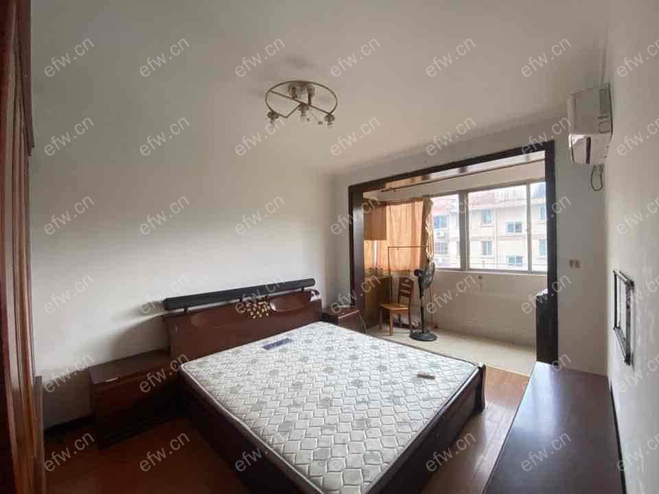 装修保养很好，可以拎包入住的