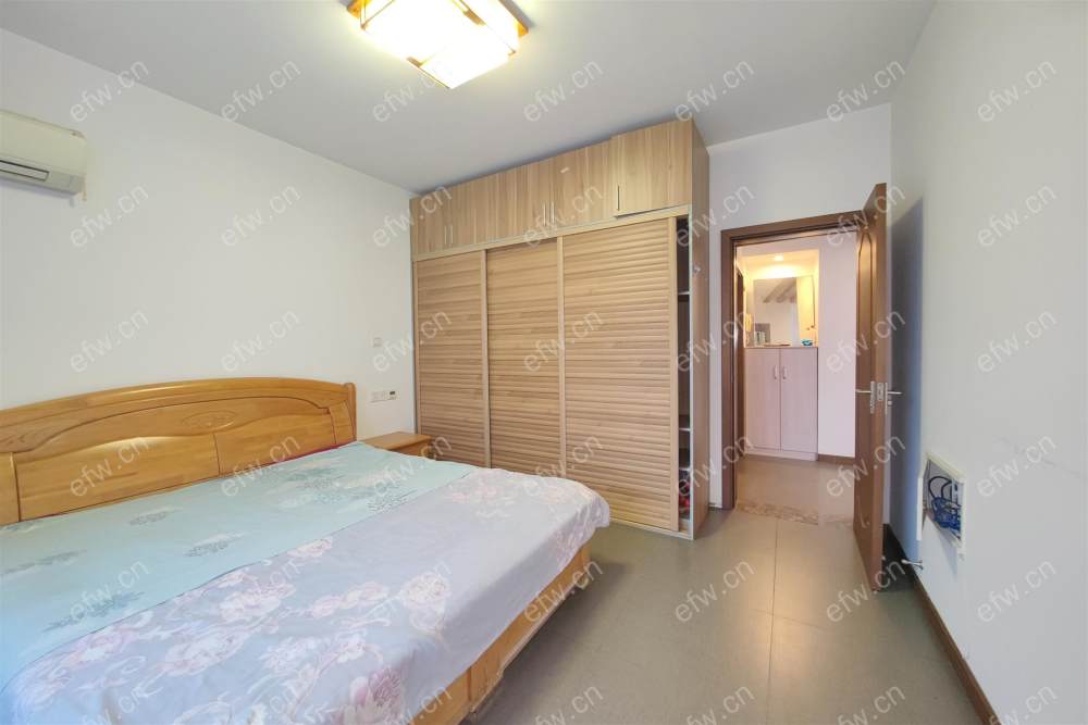 蔚蓝都市花园一期 4室2厅