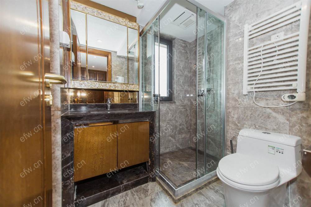 恒大悦珑湾精装四房