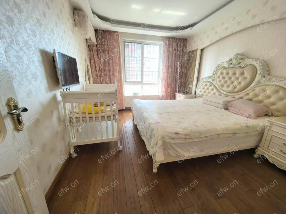 婚装全明东边户room房,village 格局工整合理