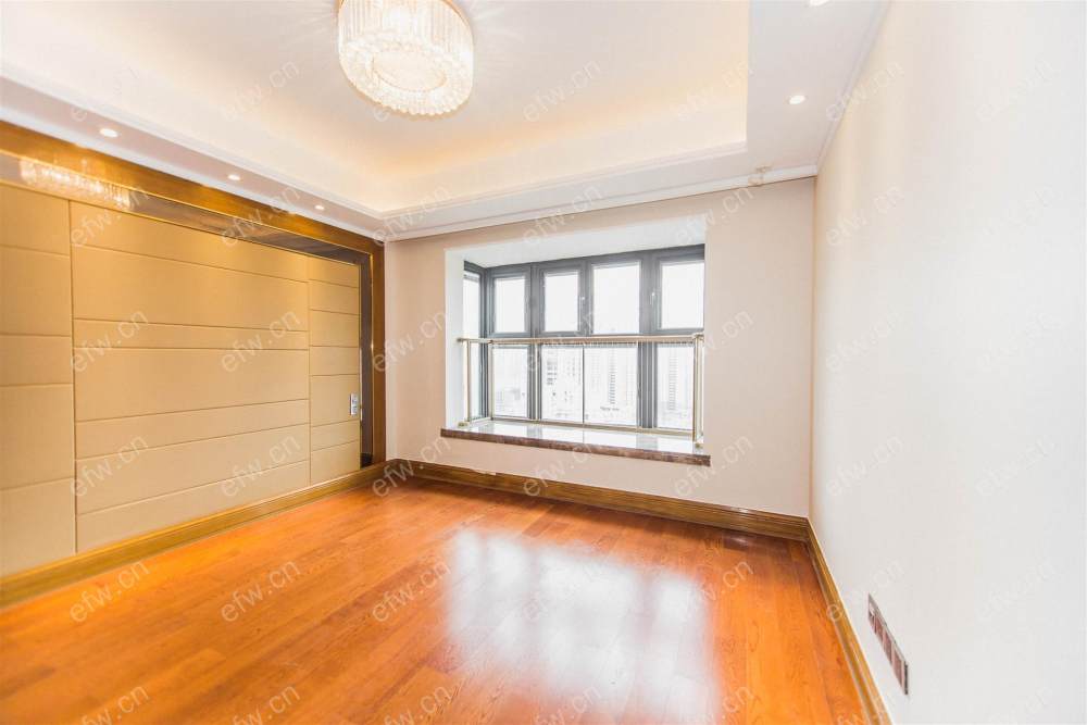 恒大悦珑湾精装四房