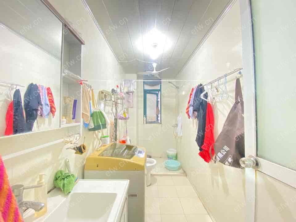 合租分两个房间出来朝北房间出租