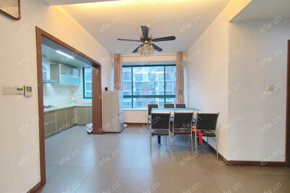 蔚蓝都市花园一期 4室2厅