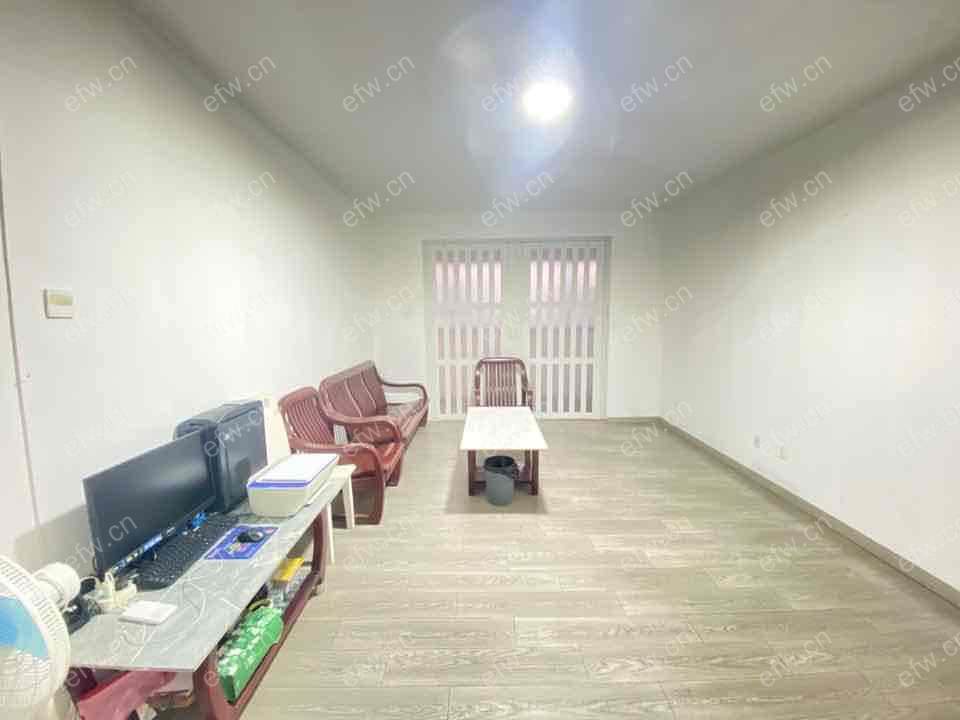 合租分两个房间出来朝北房间出租