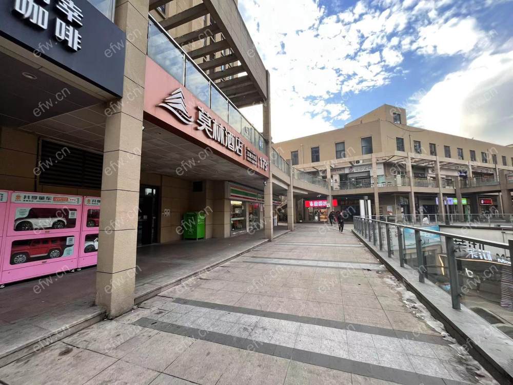 大学城边上公寓房，楼下就是地铁