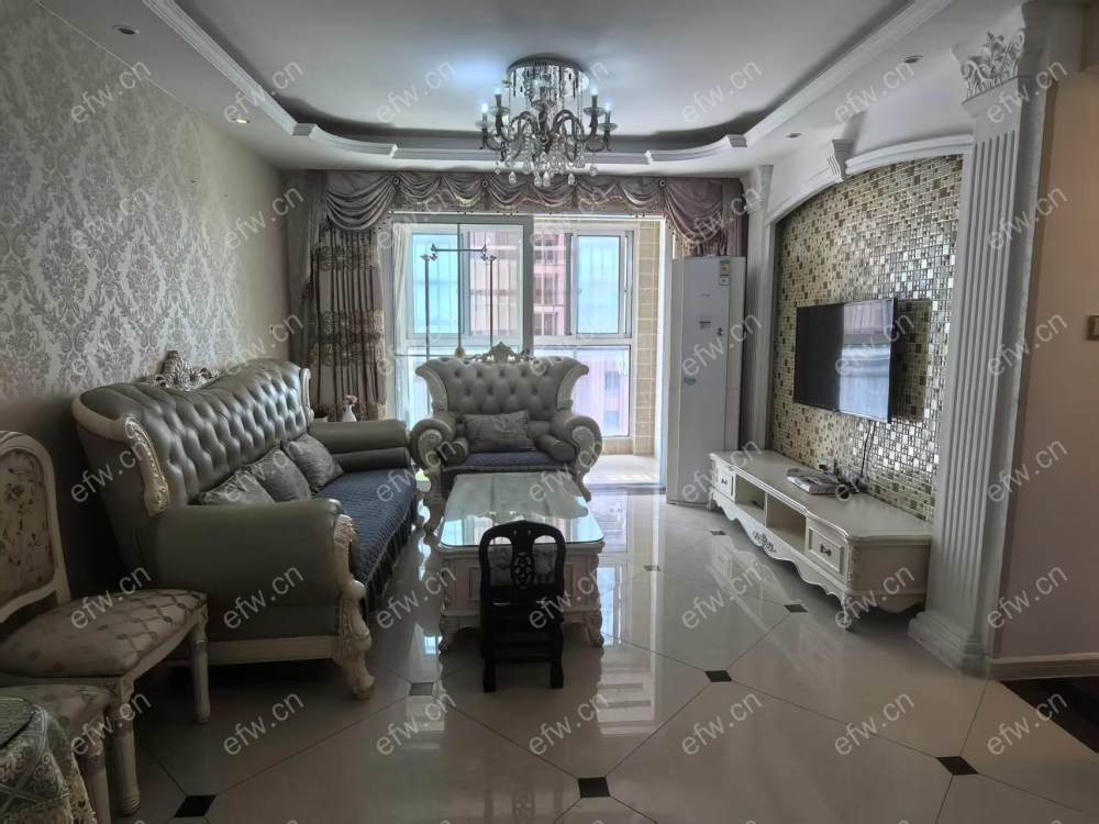 婚装全明东边户room房,village 格局工整合理