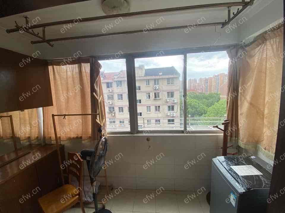 装修保养很好，可以拎包入住的