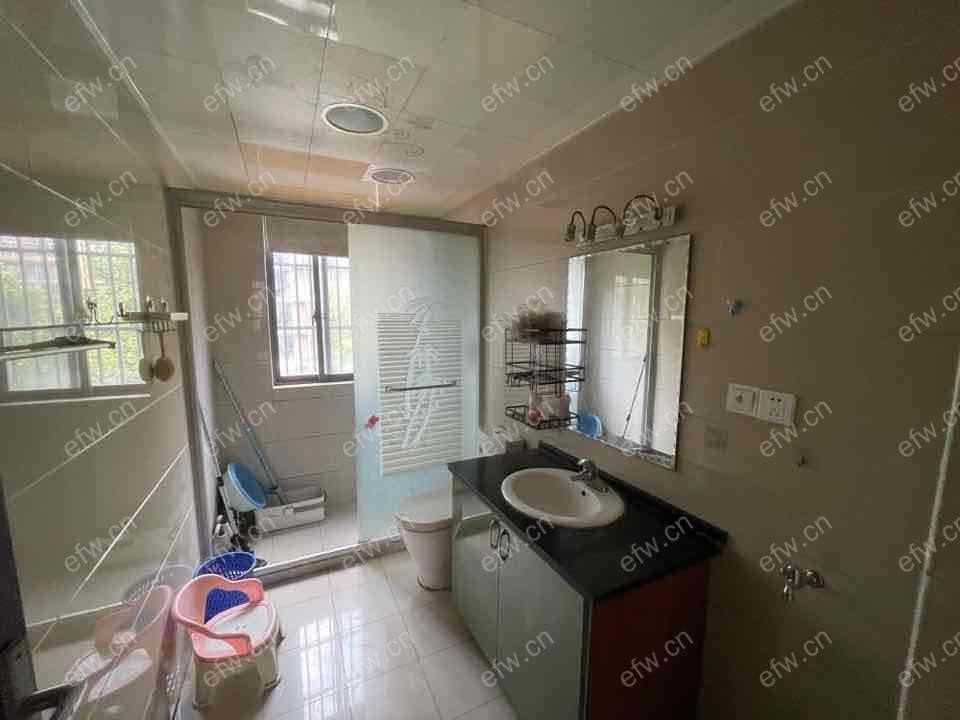 精装修靠高架，东西齐全