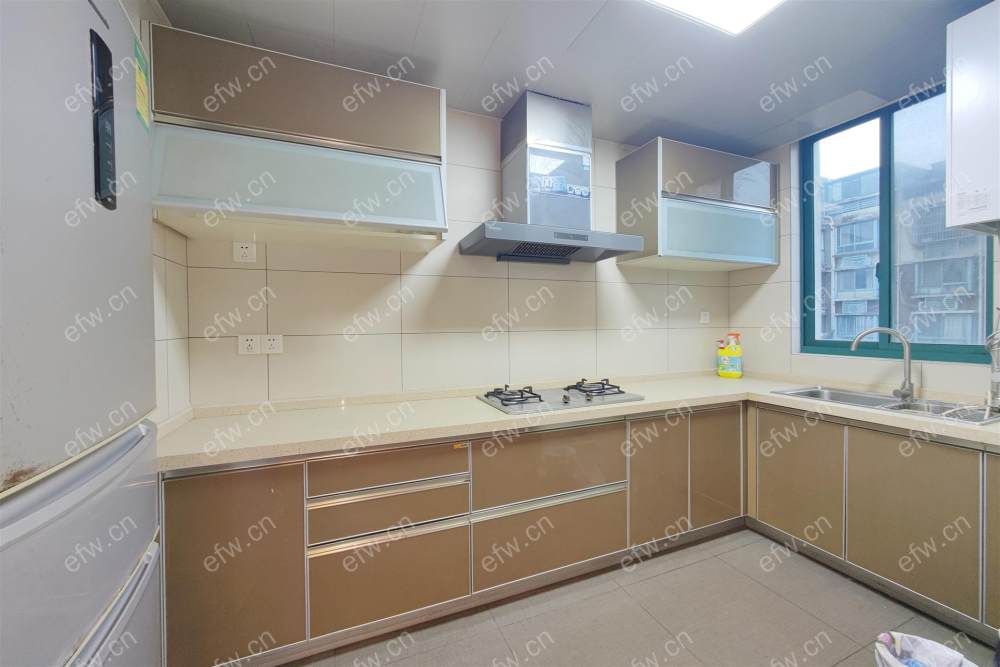 蔚蓝都市花园一期 4室2厅