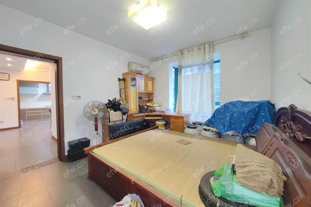 蔚蓝都市花园一期 4室2厅