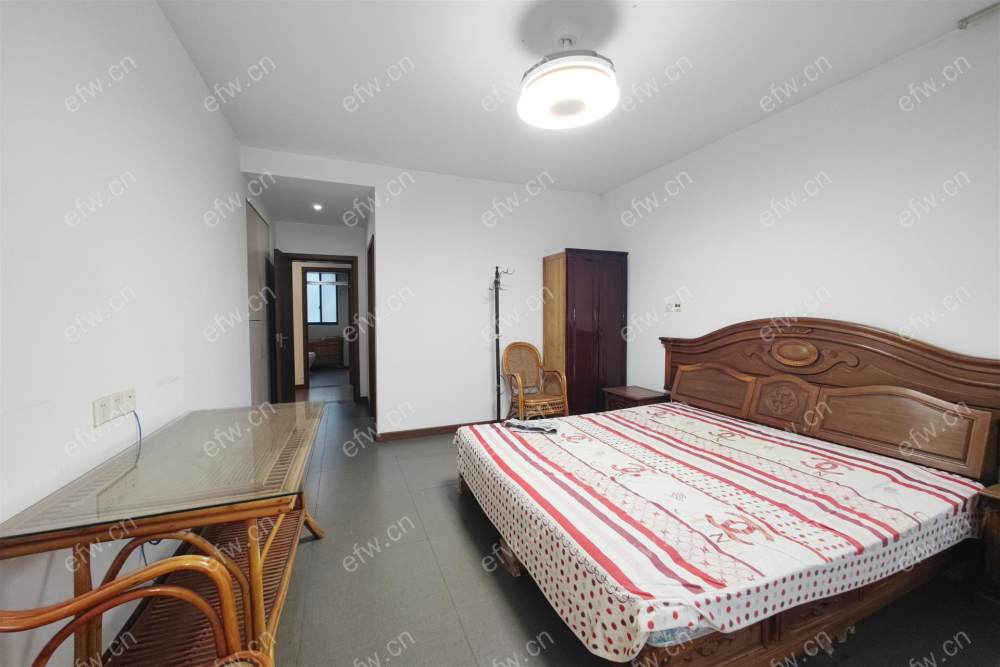 蔚蓝都市花园一期 4室2厅