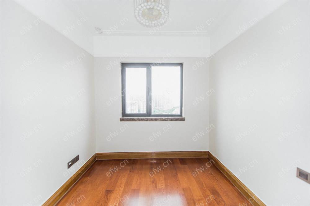 恒大悦珑湾精装四房