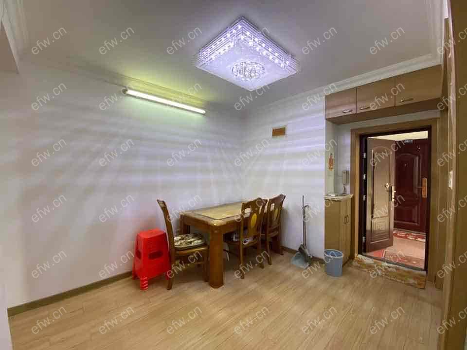 904医院旁，五河新村精装修2房首  次出租，随时看房，双地铁口