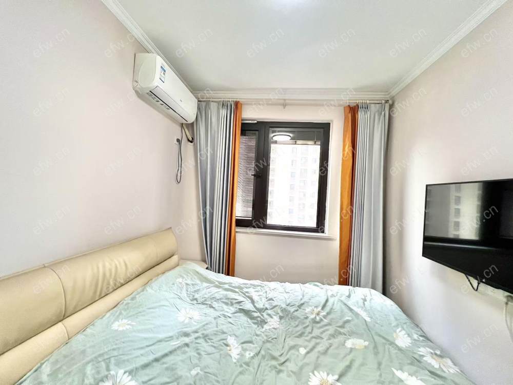 地铁口 奥莱旁 精装修3室 自住 保养好