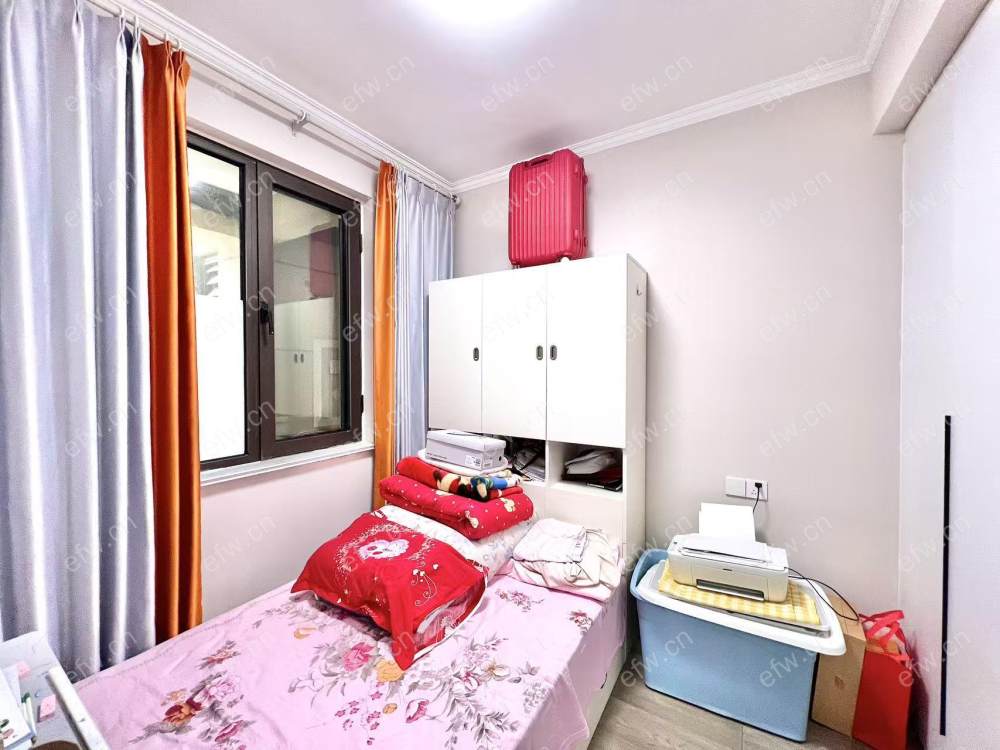 地铁口 奥莱旁 精装修3室 自住 保养好