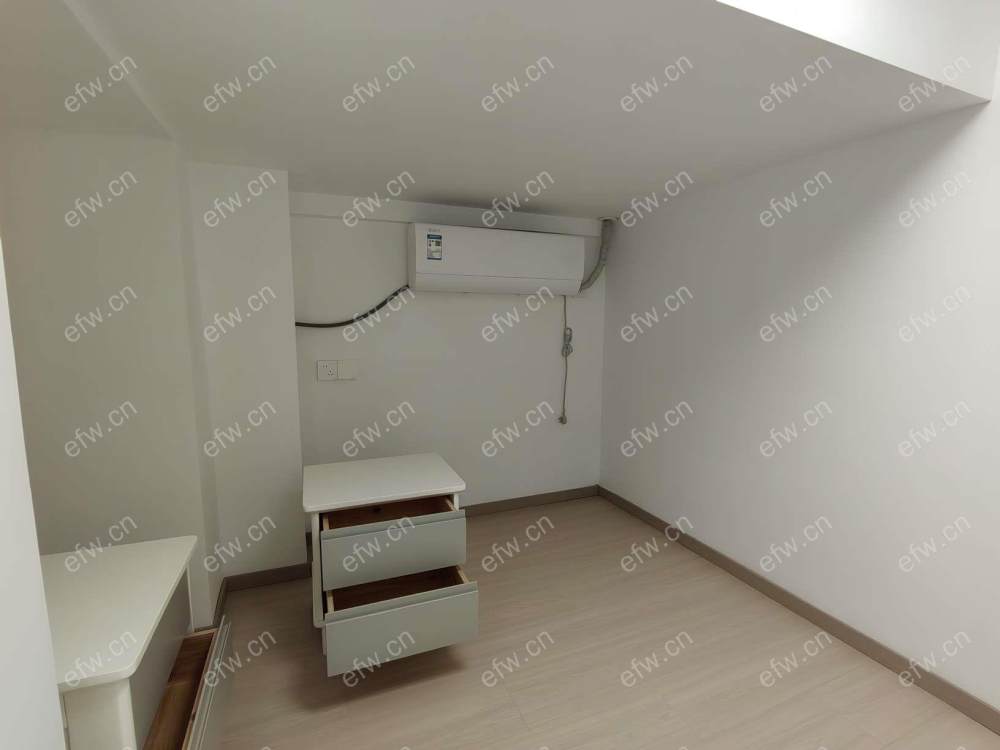地铁口万荟城精装复式全设施拎包入住